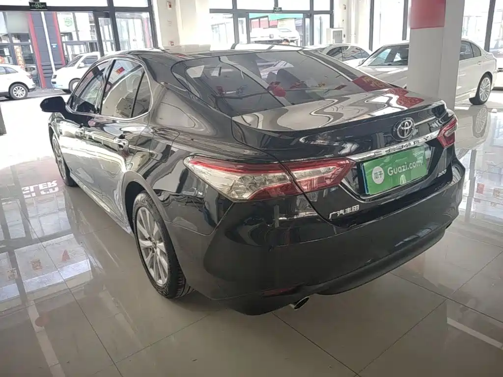 Toyota Camry — миниатюра 5
