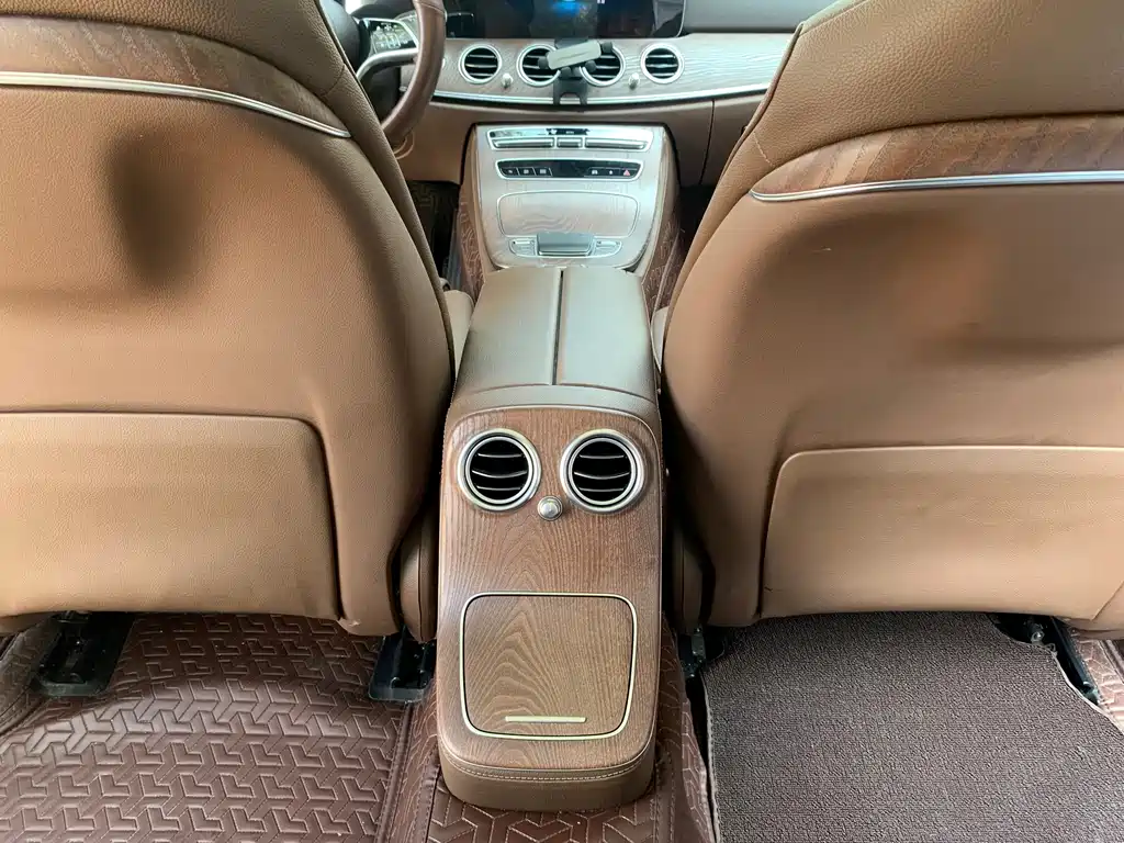 Mercedes-Benz E-Class — миниатюра 13