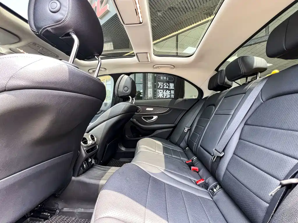 Mercedes-Benz C-Class — миниатюра 11