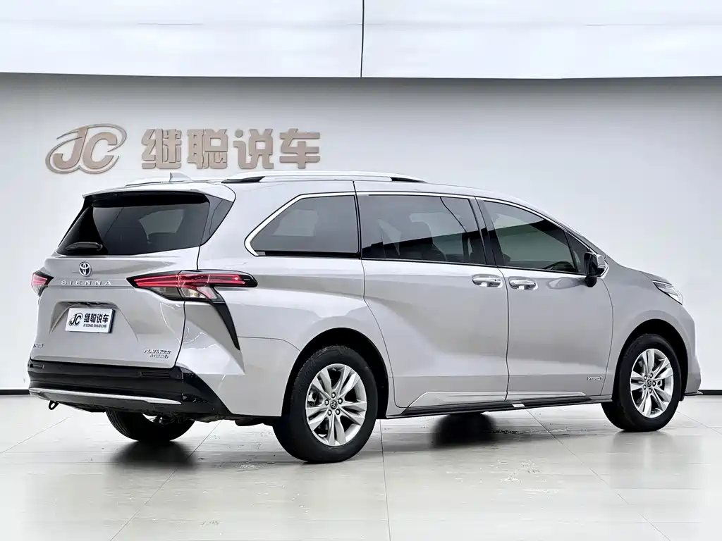 Toyota Sienna — миниатюра 6