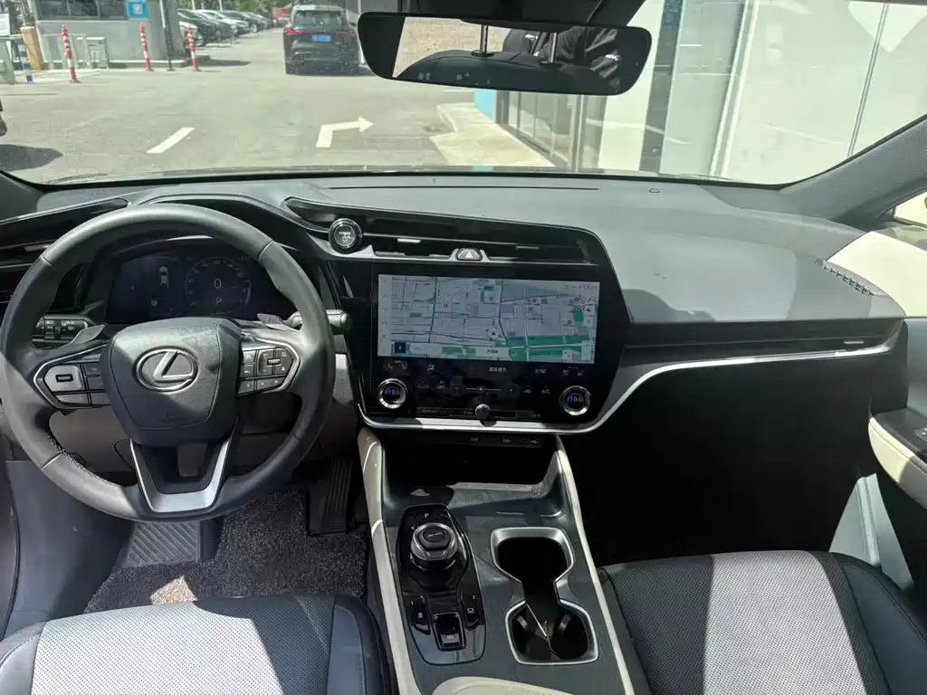 Lexus RZ — миниатюра 8