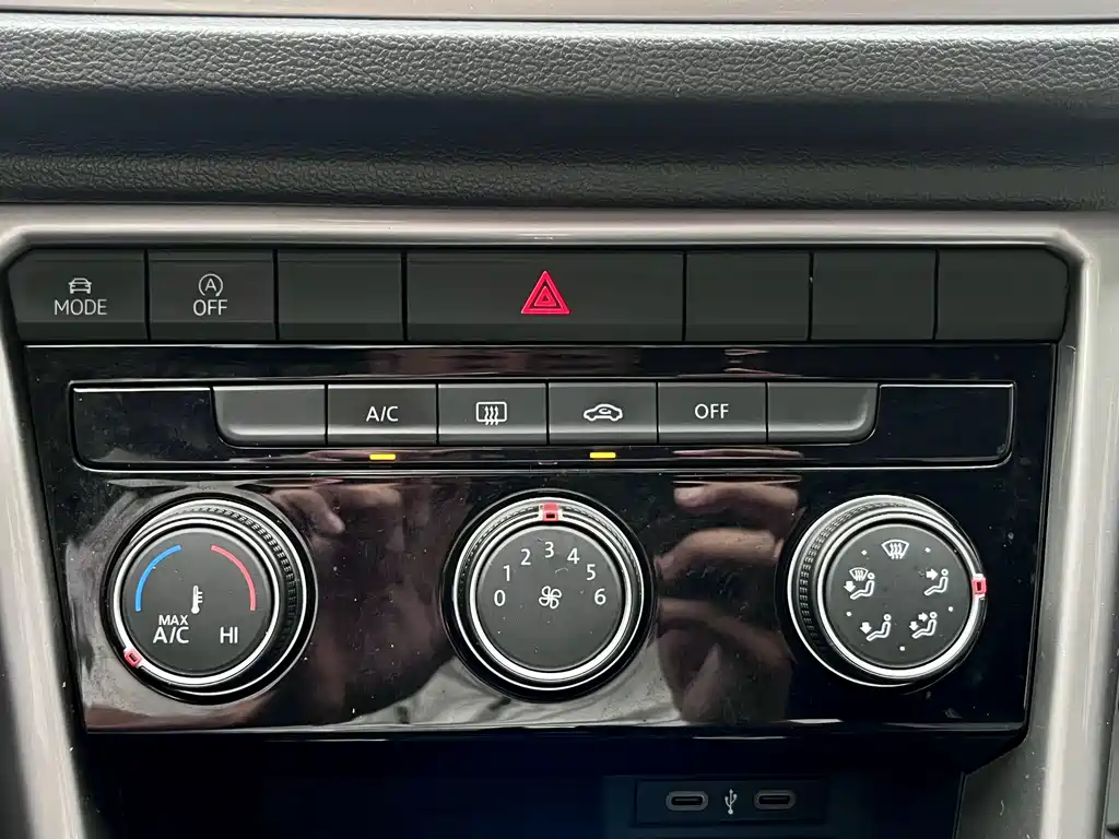Volkswagen T-Roc — миниатюра 26