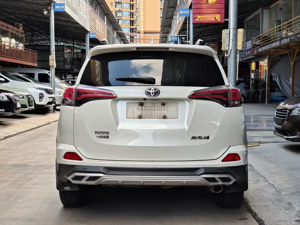 Toyota RAV4 — миниатюра 5