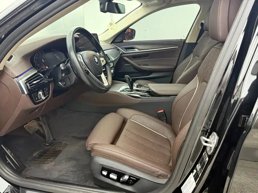 BMW 5 Series — миниатюра 10