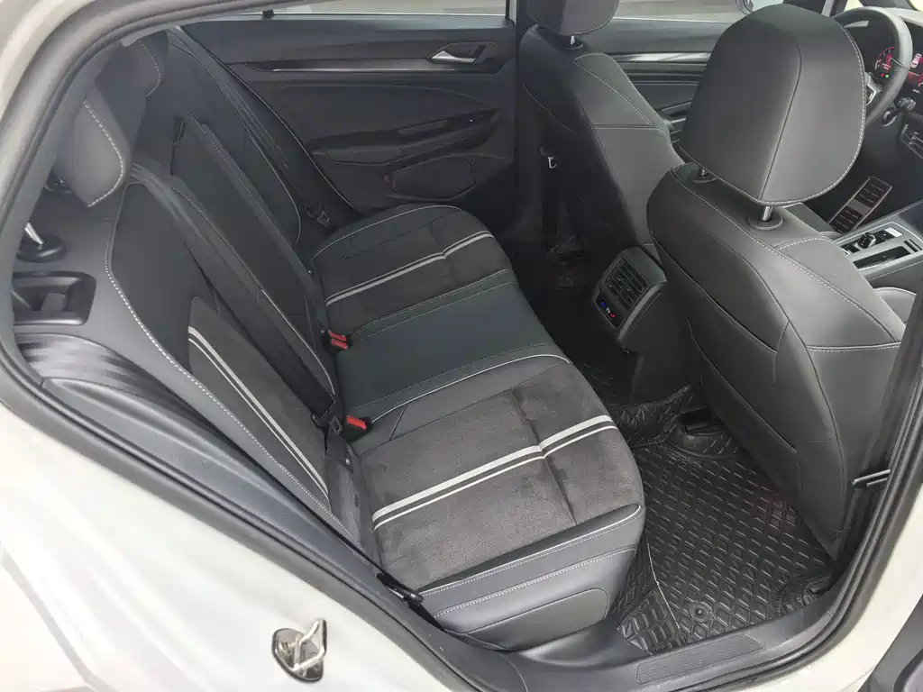 Volkswagen Golf — миниатюра 14