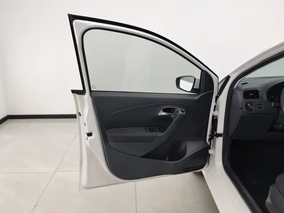 Volkswagen Polo — миниатюра 7