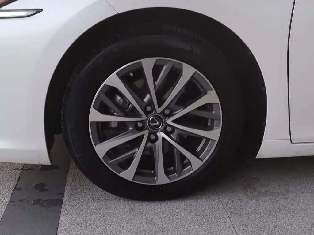 Lexus ES — миниатюра 7