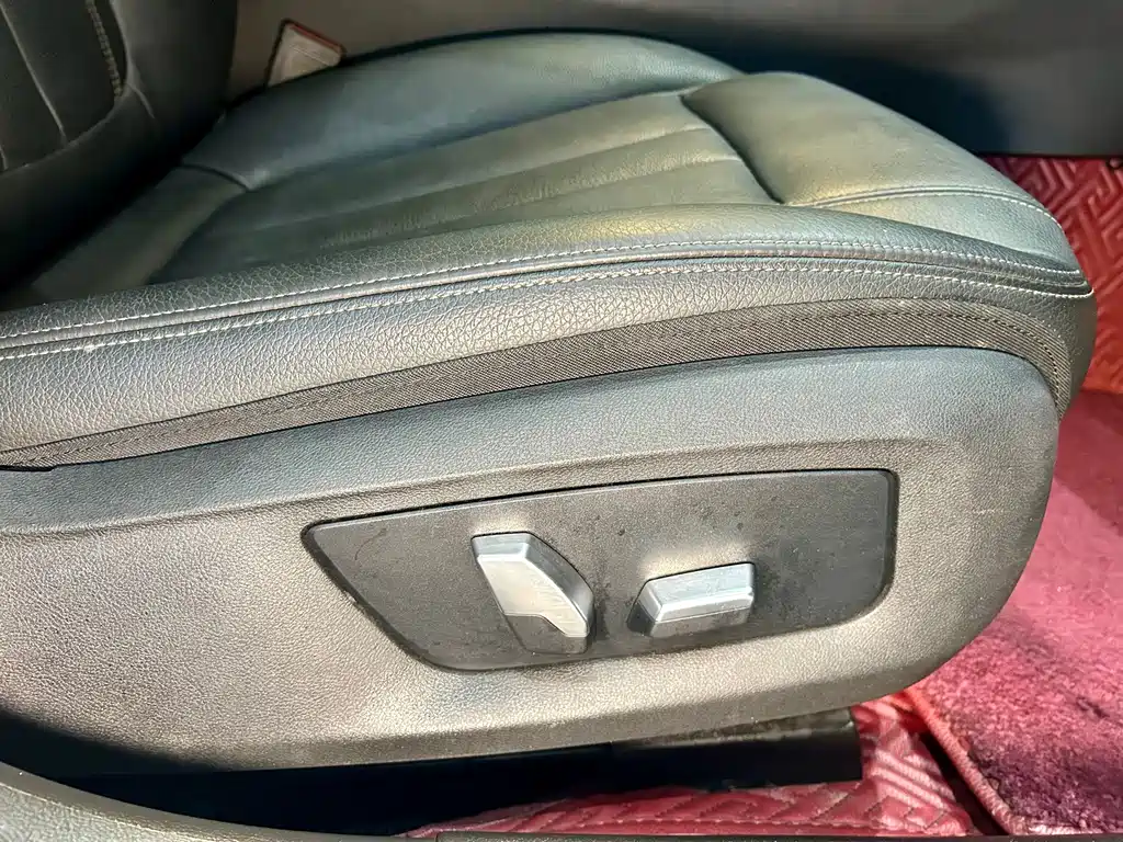 BMW 5 Series — миниатюра 35