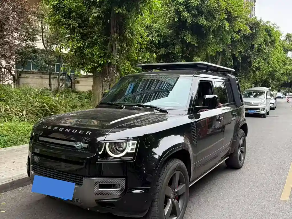 Land Rover Defender 2024