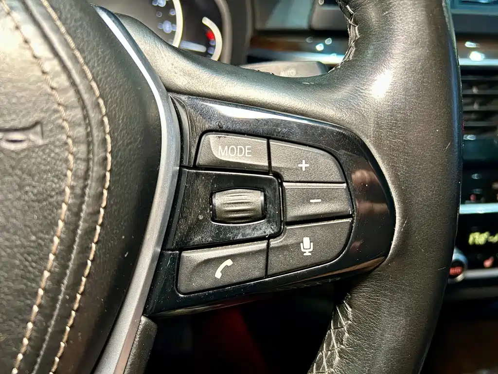 BMW 5 Series — миниатюра 13