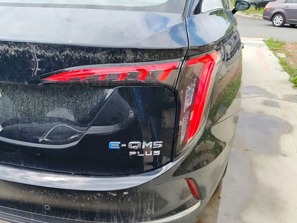 Hongqi E-QM5 2025 610km PLUS