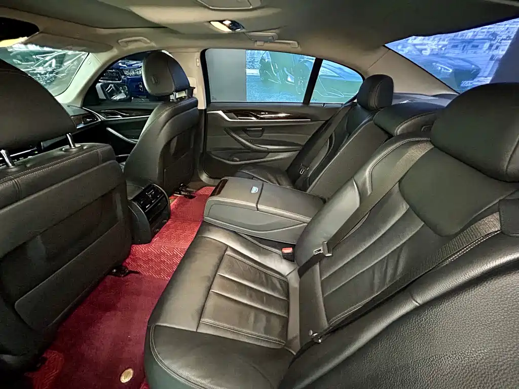 BMW 5 Series — миниатюра 25