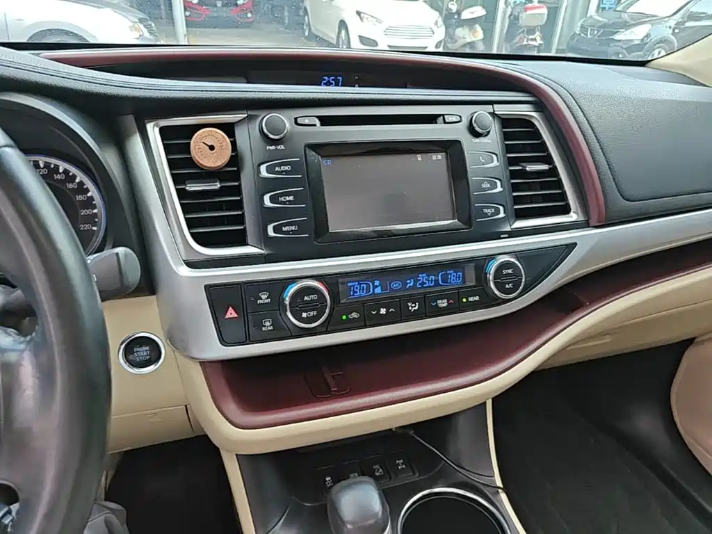 Toyota Highlander — миниатюра 13