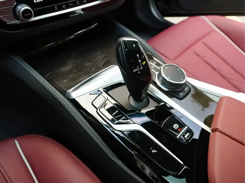BMW 5 Series — миниатюра 11
