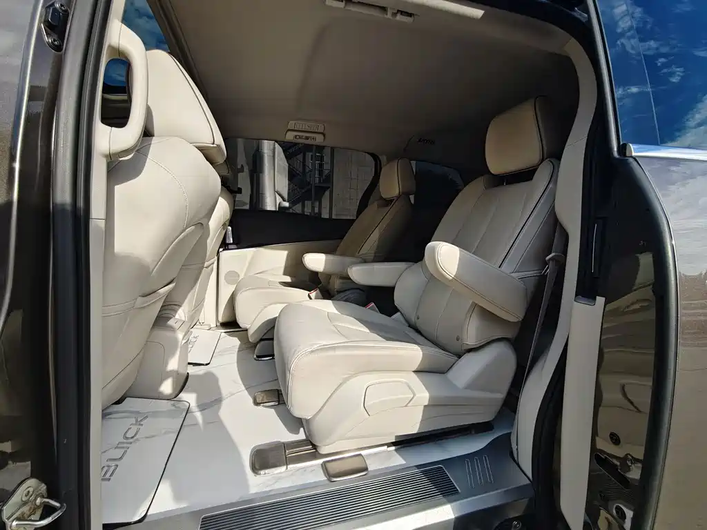 Buick GL8 — миниатюра 10