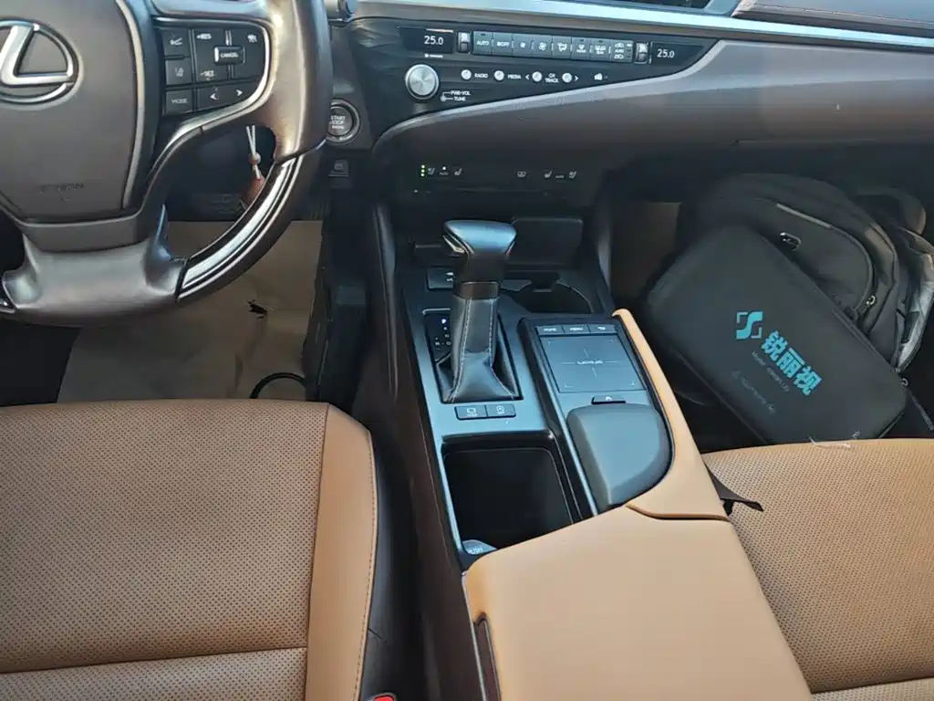 Lexus ES — миниатюра 14