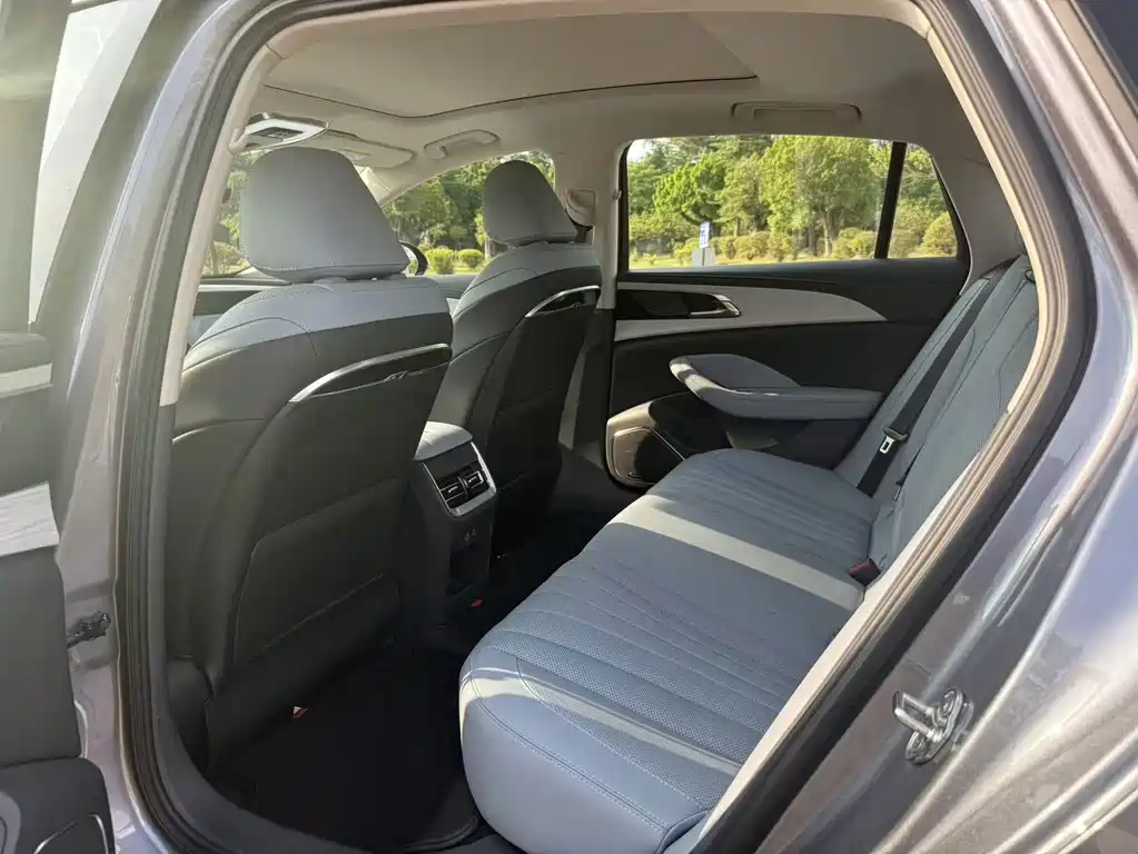 Hongqi Hongqi H5 PHEV — миниатюра 6