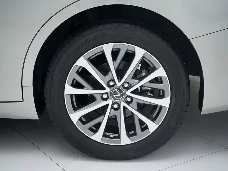 Lexus ES — миниатюра 21