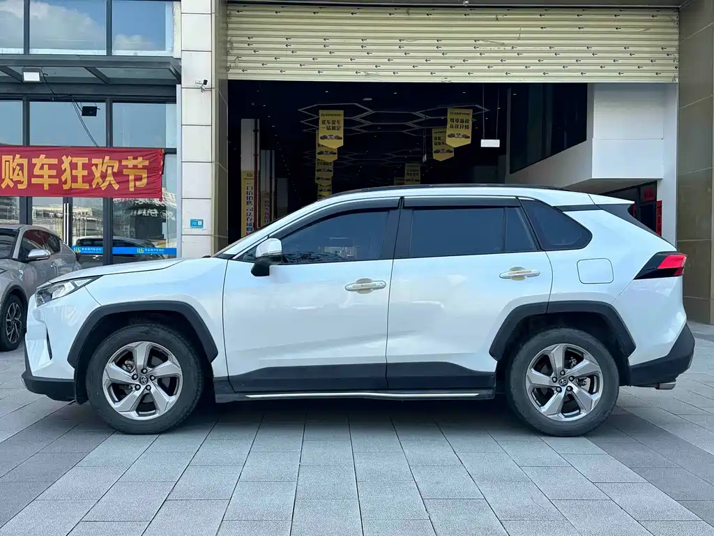 Toyota RAV4 — миниатюра 3