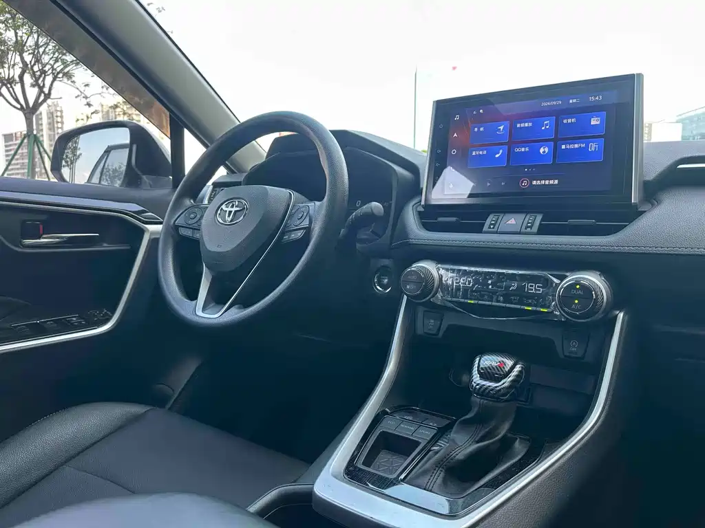 Toyota RAV4 — миниатюра 9