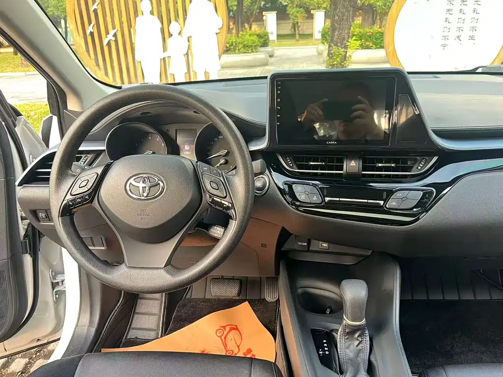 Toyota IZOA — миниатюра 8