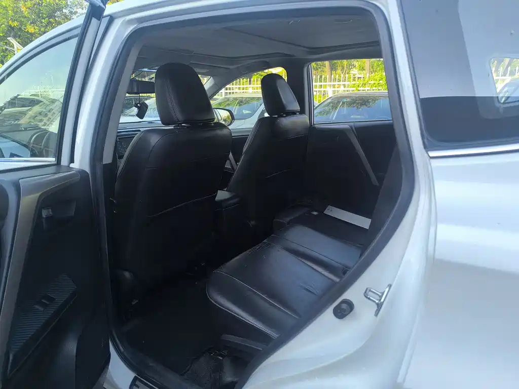 Toyota RAV4 2015 2.5L AT Elite
