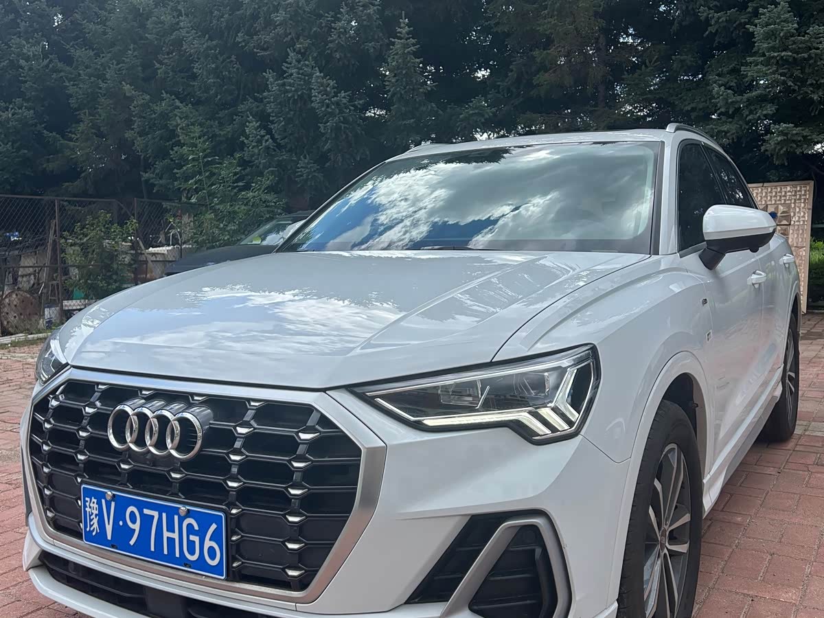 Audi Q3 1.4 л 2023 г. Белый, пробег 19000 км