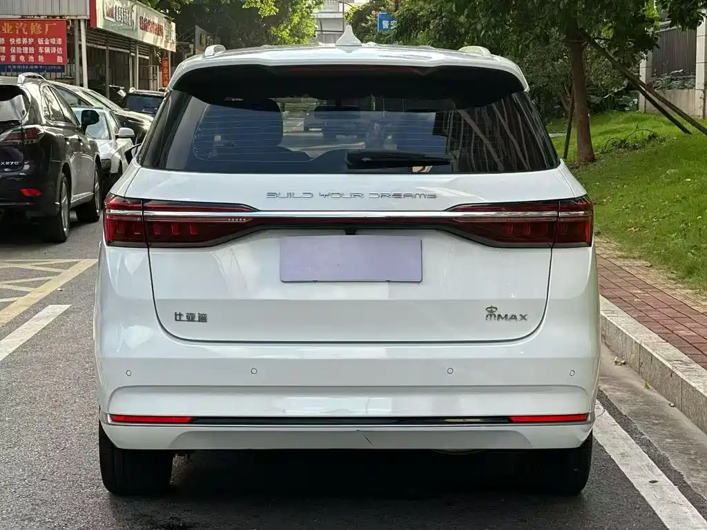 BYD MAX — миниатюра 9