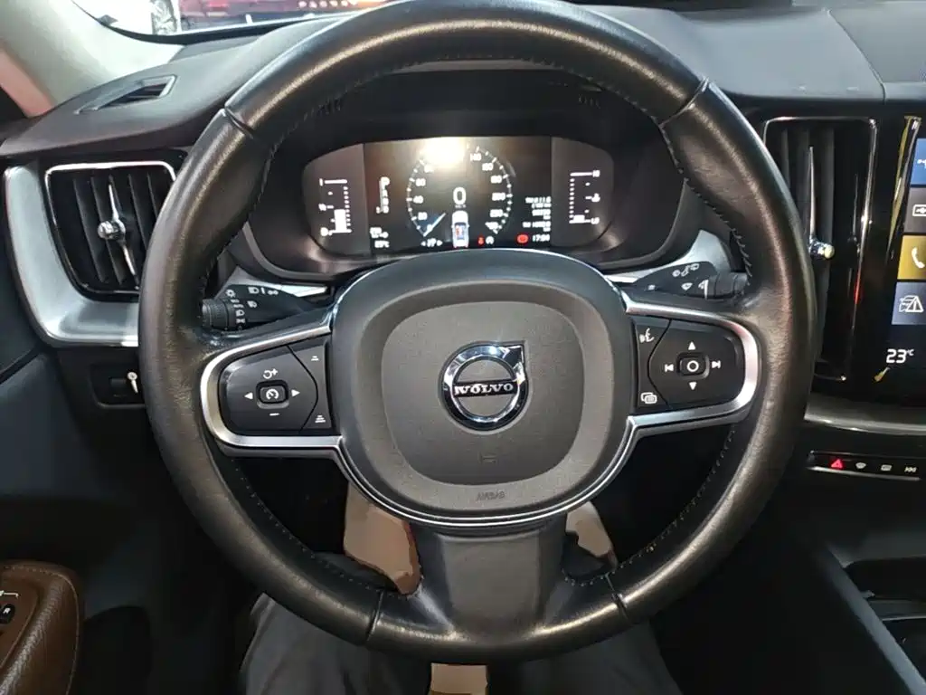 Volvo XC60 — миниатюра 11