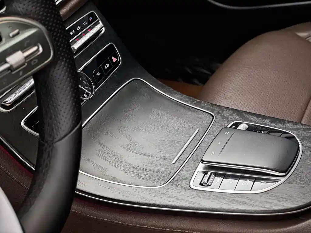Mercedes-Benz E-Class — миниатюра 13