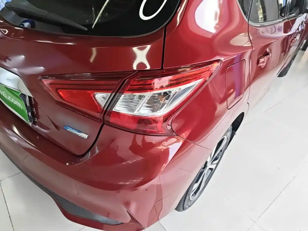 Nissan Tiida — миниатюра 8