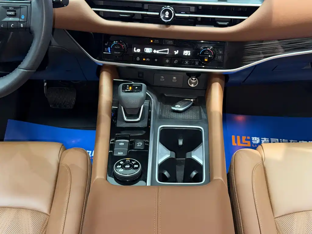 Nissan Teramont — миниатюра 10