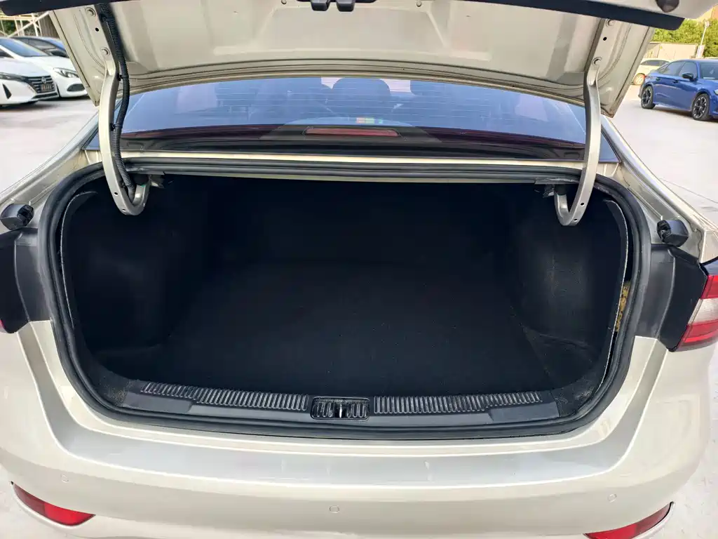 Roewe i5 — миниатюра 10