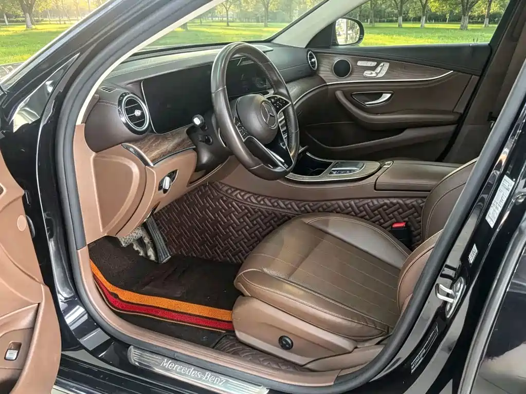Mercedes-Benz E-Class — миниатюра 8