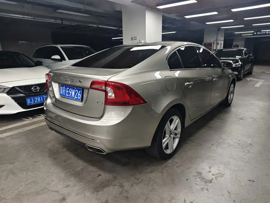 Volvo S60 — миниатюра 7