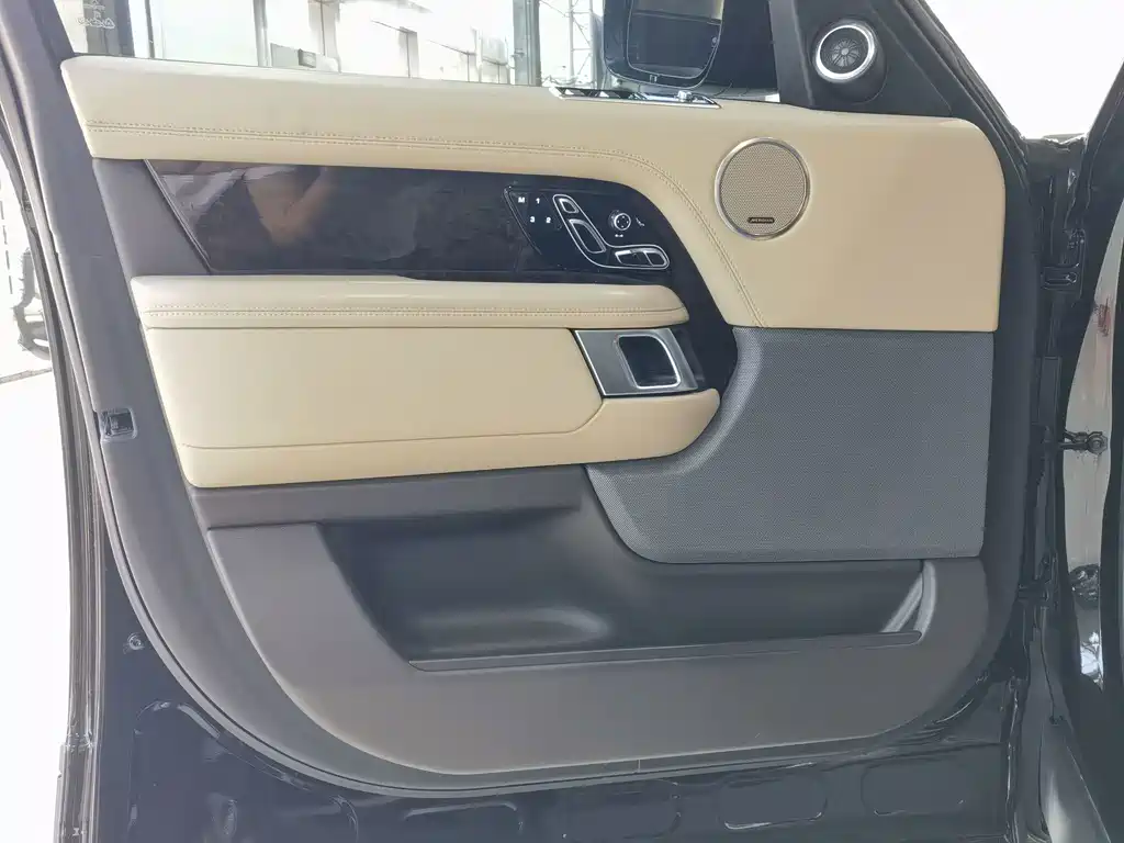 Land Rover Range Rover — миниатюра 4