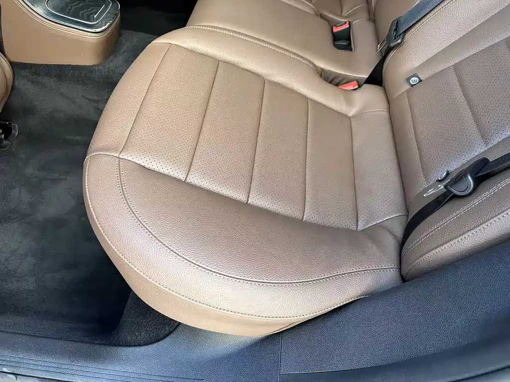 Mercedes-Benz E-Class — миниатюра 26
