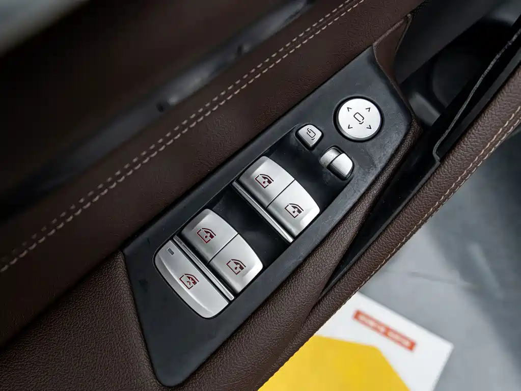 BMW 5 Series — миниатюра 23
