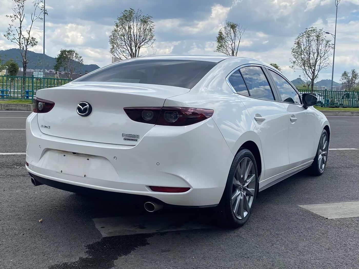 Mazda Mazda3 Axela 2.0 л 2021 г. Белый, пробег 40000 км