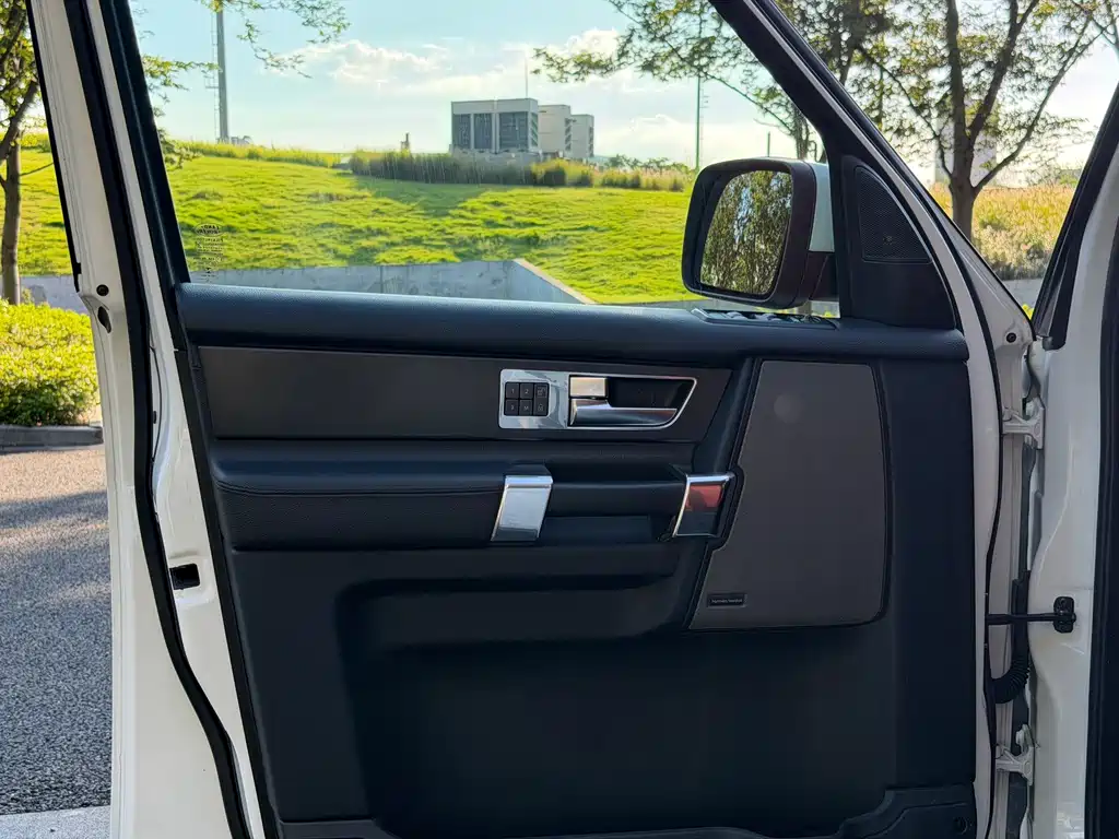 Land Rover Discovery — миниатюра 5