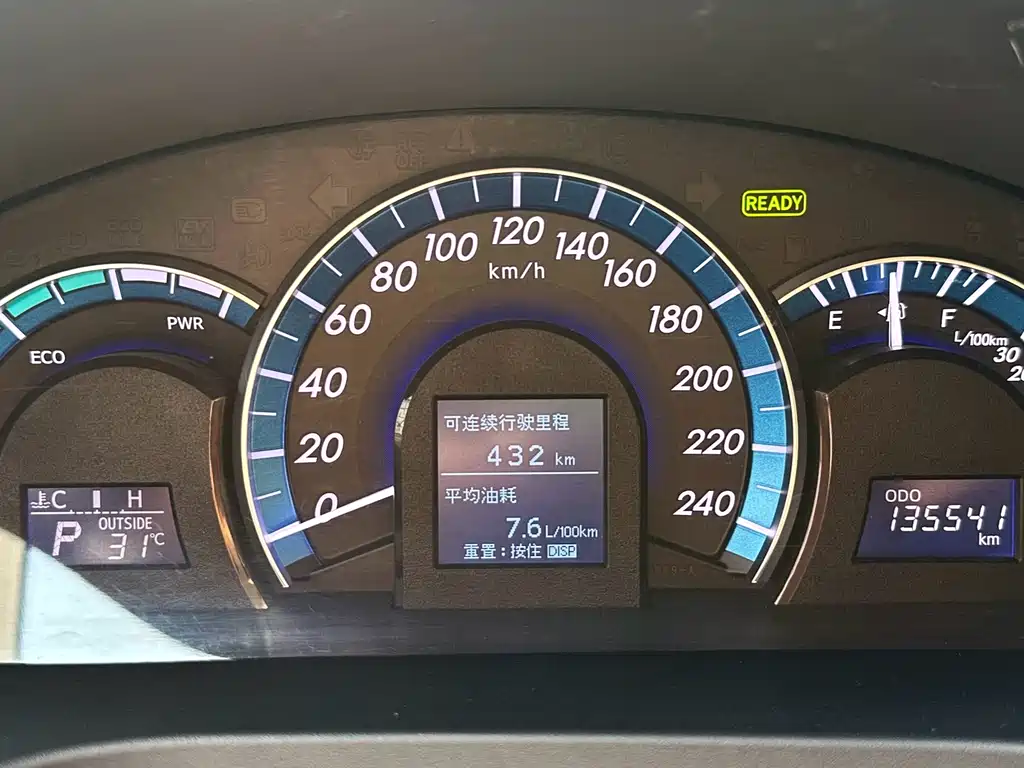 Toyota Camry — миниатюра 5
