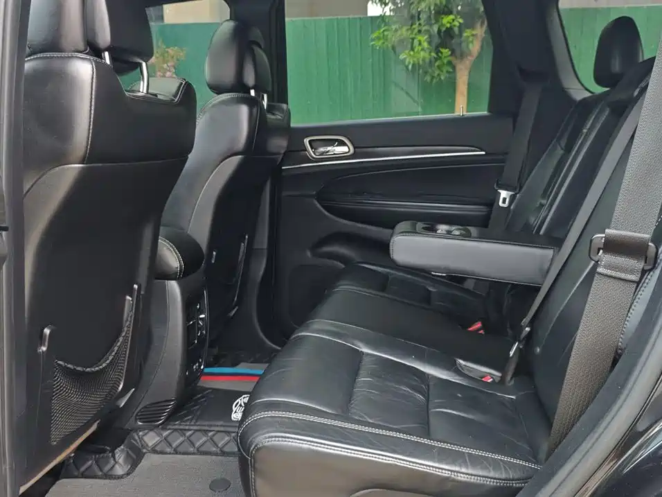 Jeep Grand Cherokee (Import) — миниатюра 12