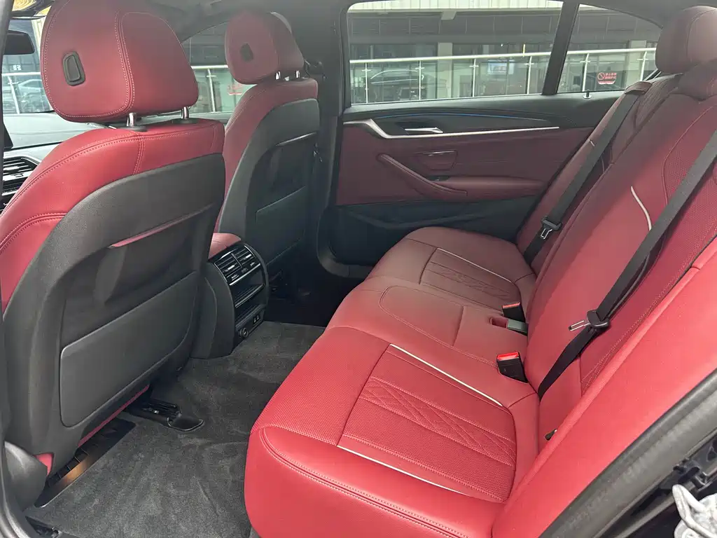 BMW 5 Series — миниатюра 9