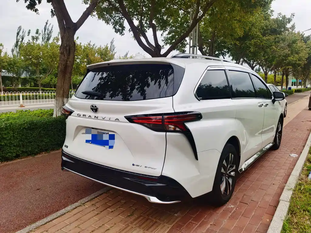 Toyota Granvia — миниатюра 4