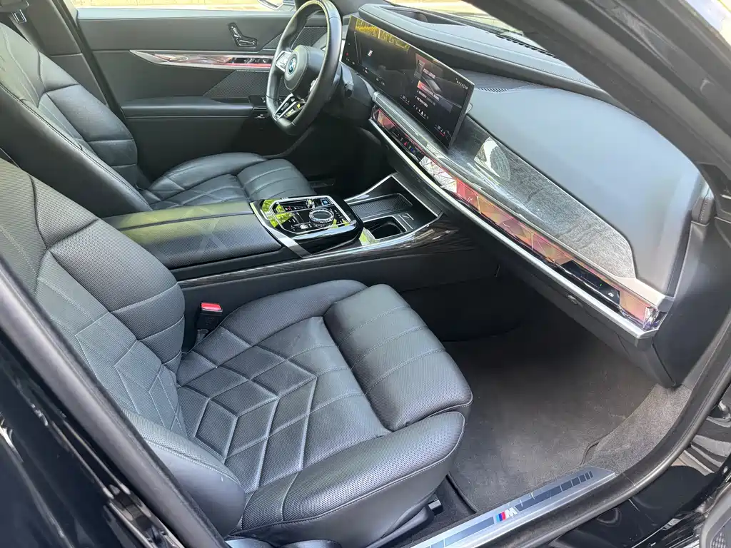BMW i7 — миниатюра 6