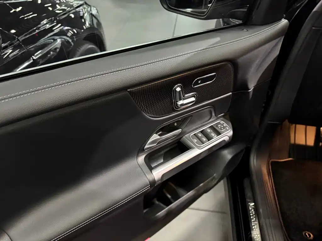 Mercedes-Benz GLB — миниатюра 6
