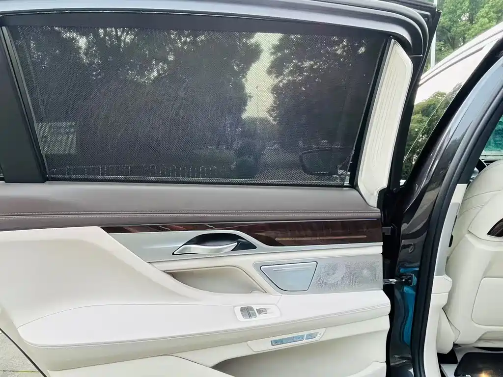 BMW 7 Series 7 2016 750Li xDrive мест