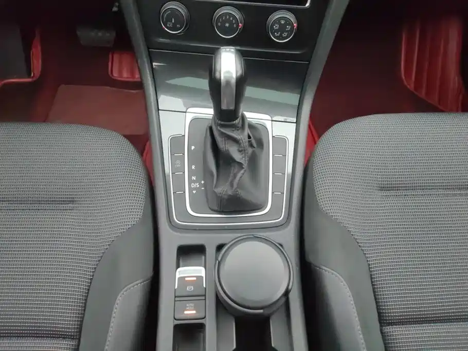 Volkswagen Golf — миниатюра 16
