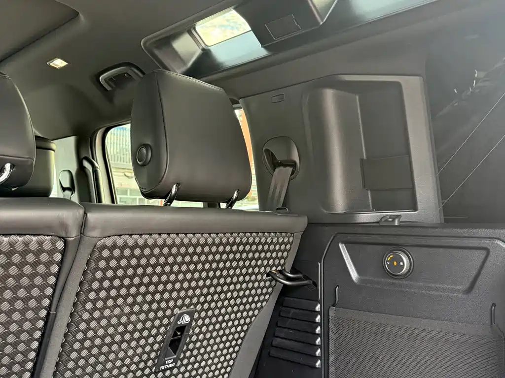 Land Rover Defender — миниатюра 24