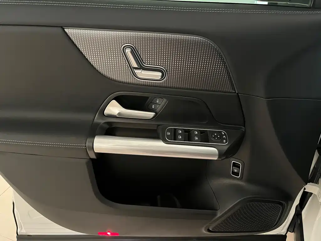 Mercedes-Benz GLA — миниатюра 9